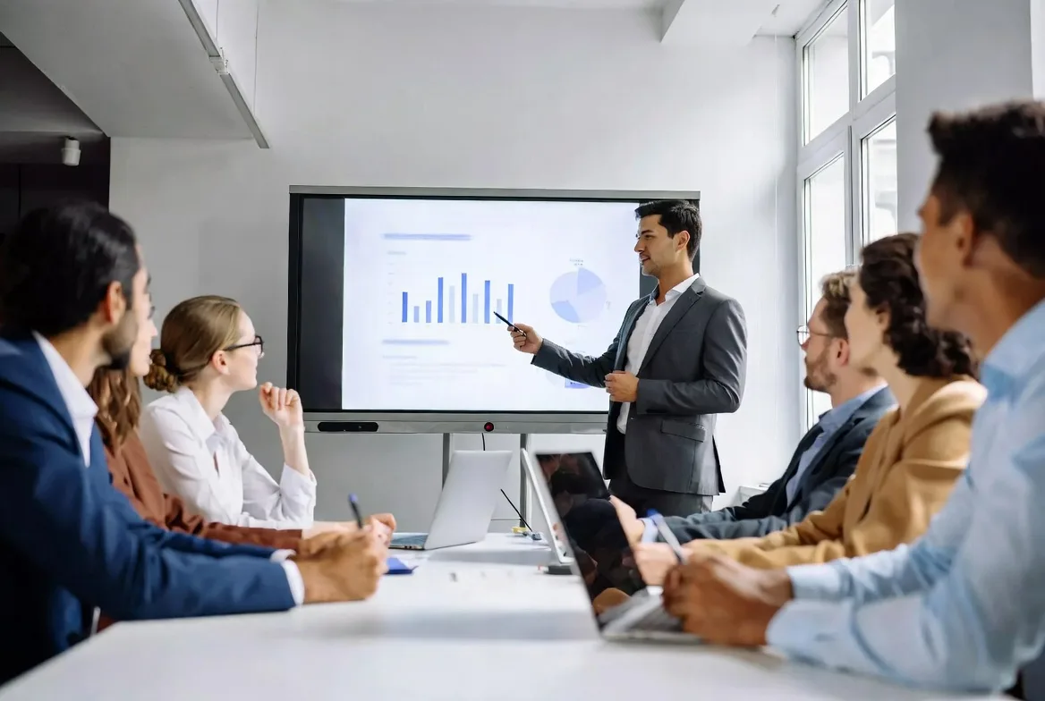 leader explaining change management strategy to team