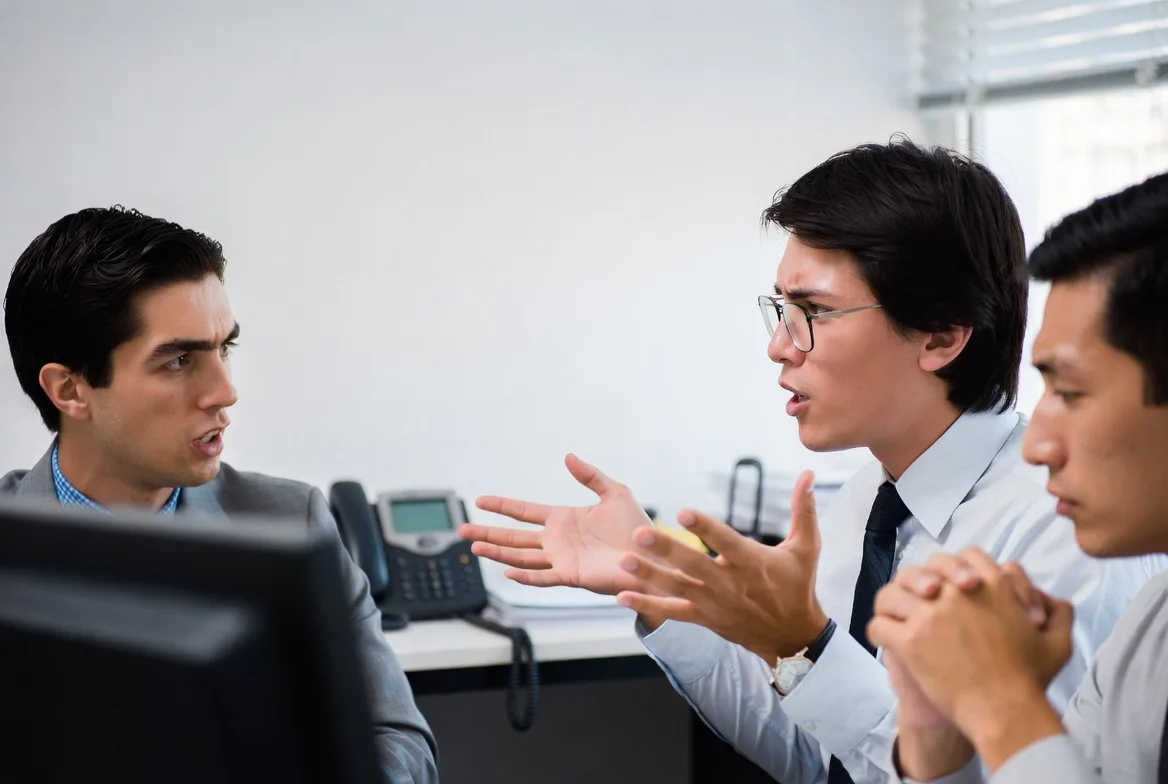 different employee reactions to organizational change in office